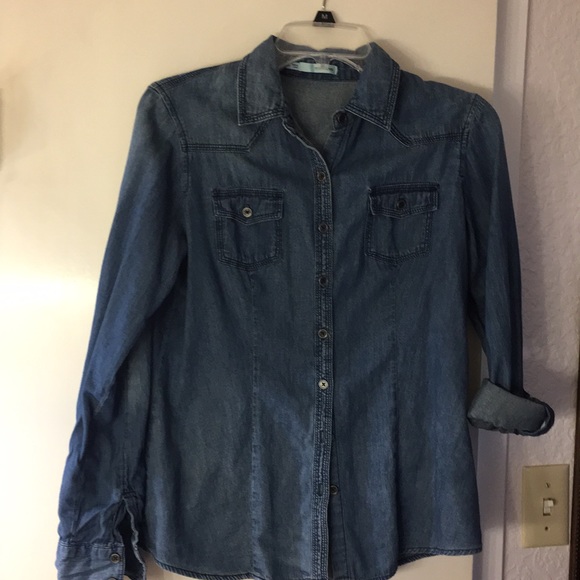 Women’s Chambray Button Down - Picture 2 of 2